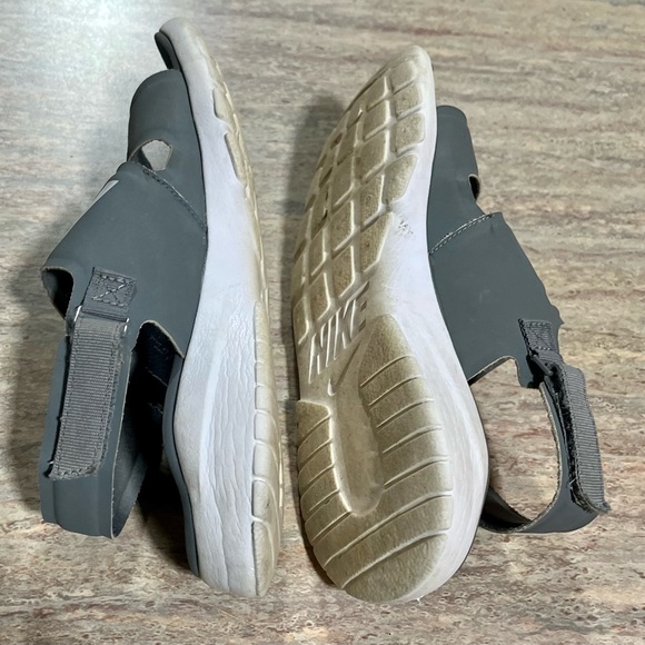 Nike open toe strapped sandals - Picture 10 of 15